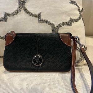 Dooney and Bourke wristlet. Excellent condition! All leather.